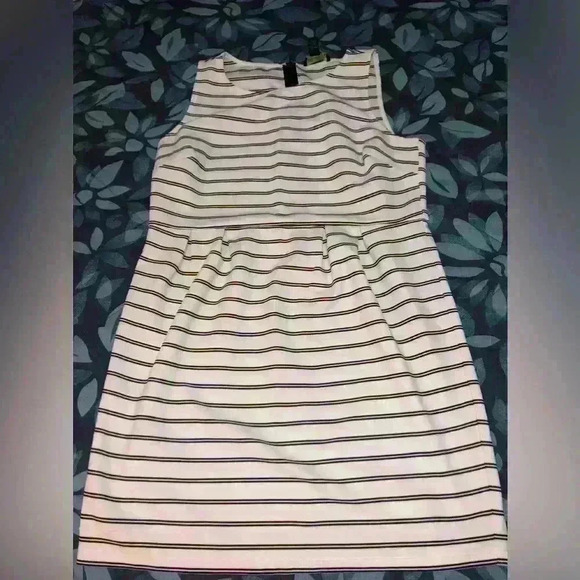 Forever 21 Dresses & Skirts - Forever 21+ Sleeveless Dress Women's Size XL White w/ Black Stripe Above Knee